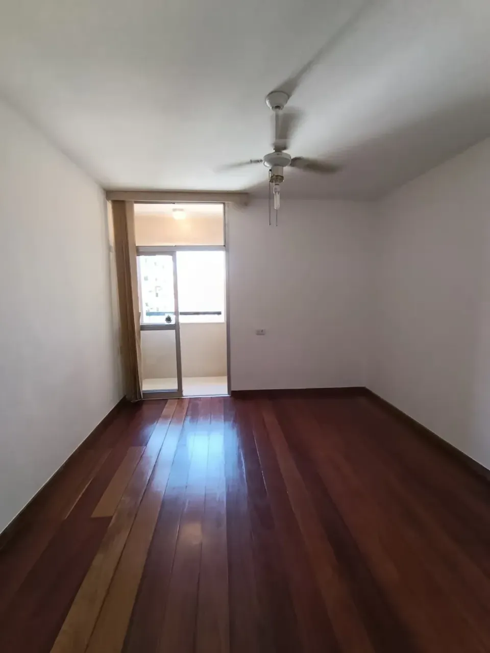Unfurnished 2-bedroom apartment with a balcony — photo 12