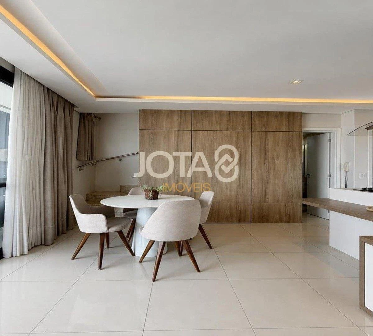 Floor-to-ceiling windows in a 3-bedroom apartment, 150 m² — photo 37