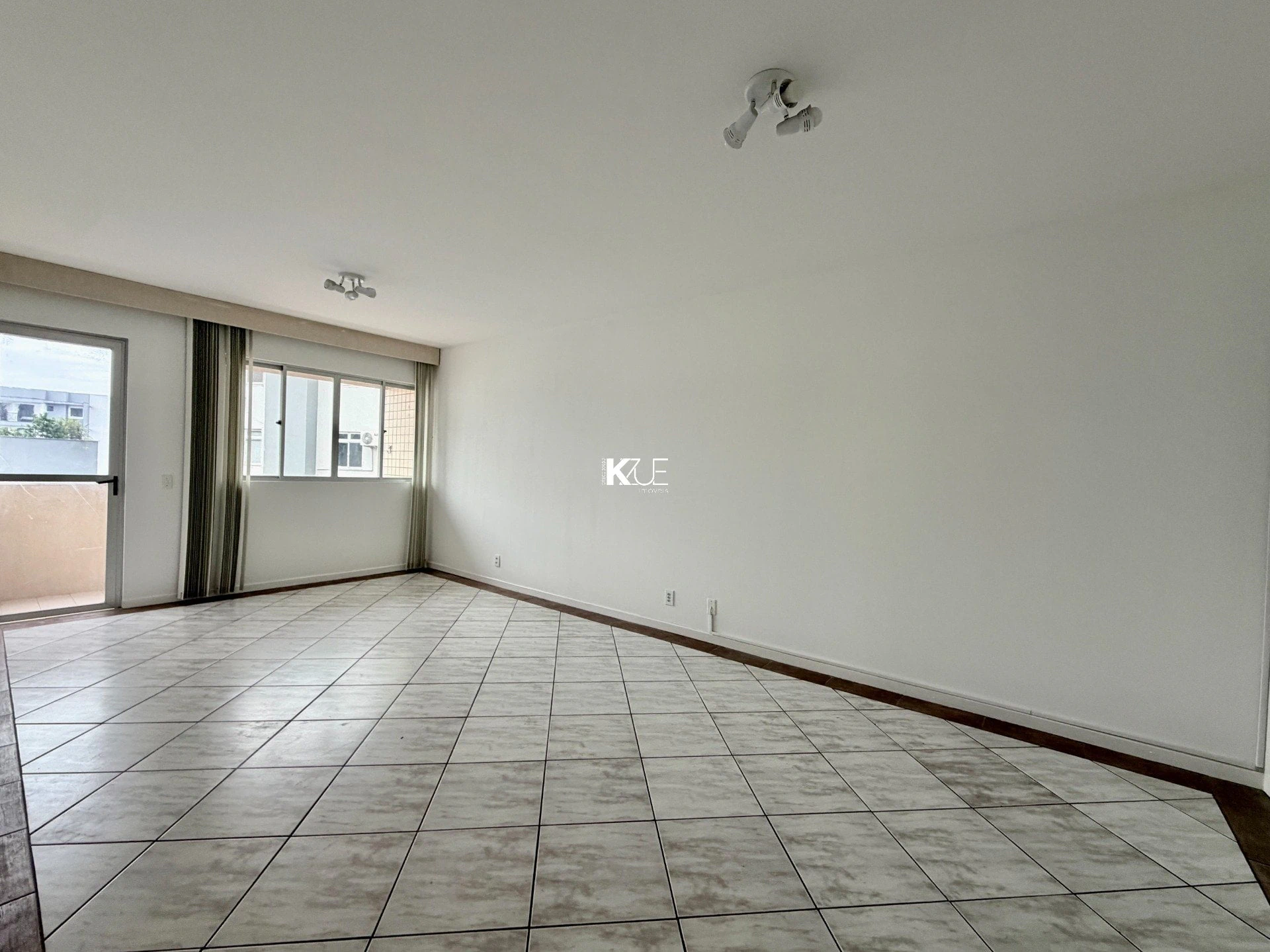 Панорамные окна и 3 спальни: квартира 118 м² — photo 23