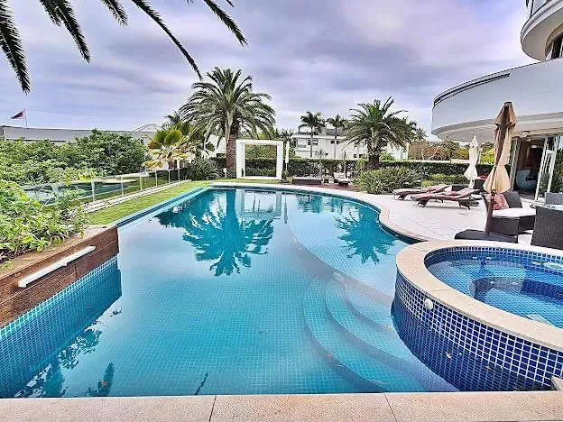 House with water views and a private BBQ — photo 6