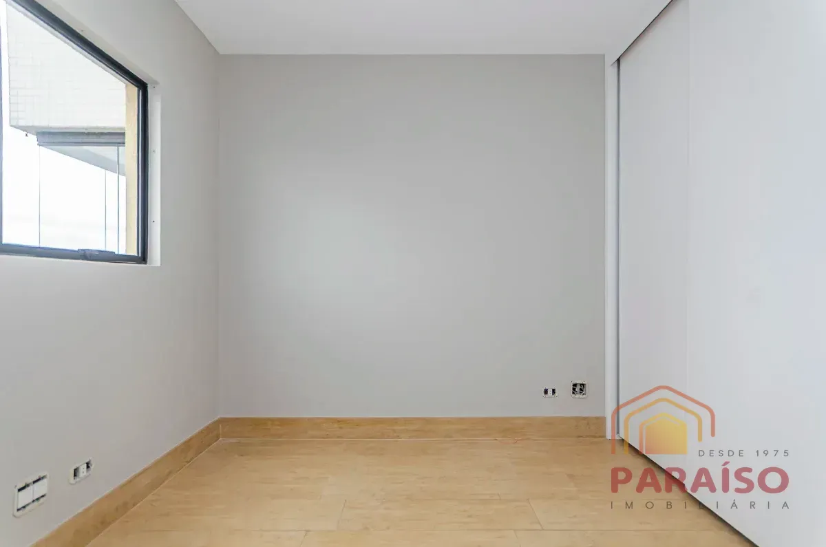 3-bedroom apartment in a building with a gym — photo 12