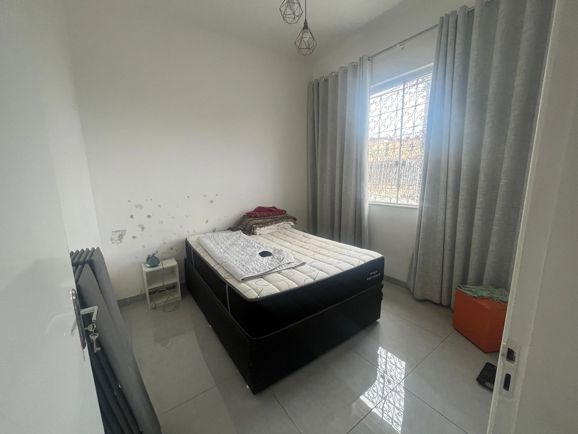 80 m² house with a walk-in closet and a home office — photo 3