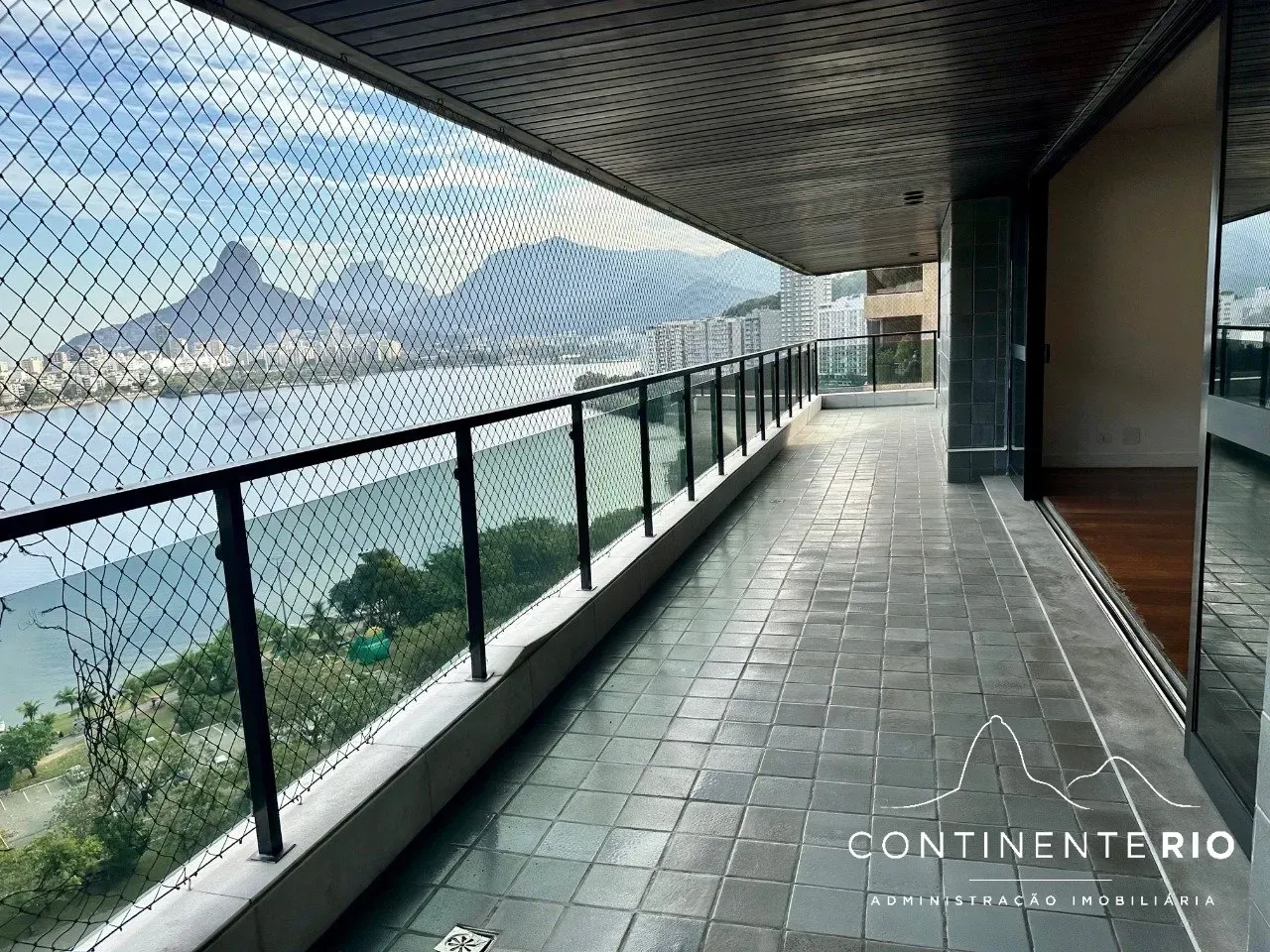 Apartment with 4 bedrooms and glassed-in balcony