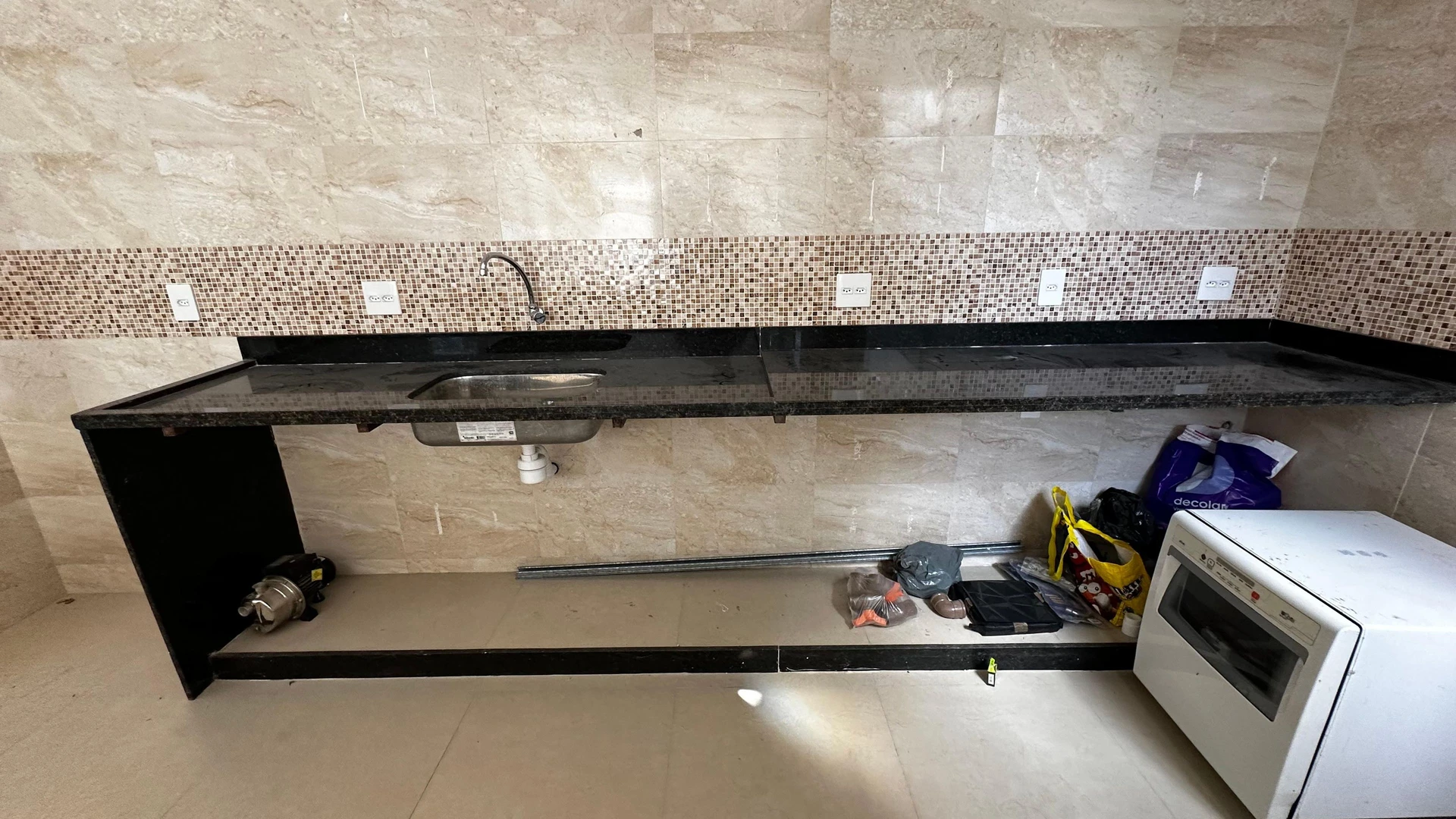 Casa com 4 quartos e 3 suítes, 2 vagas de garagem — photo 27
