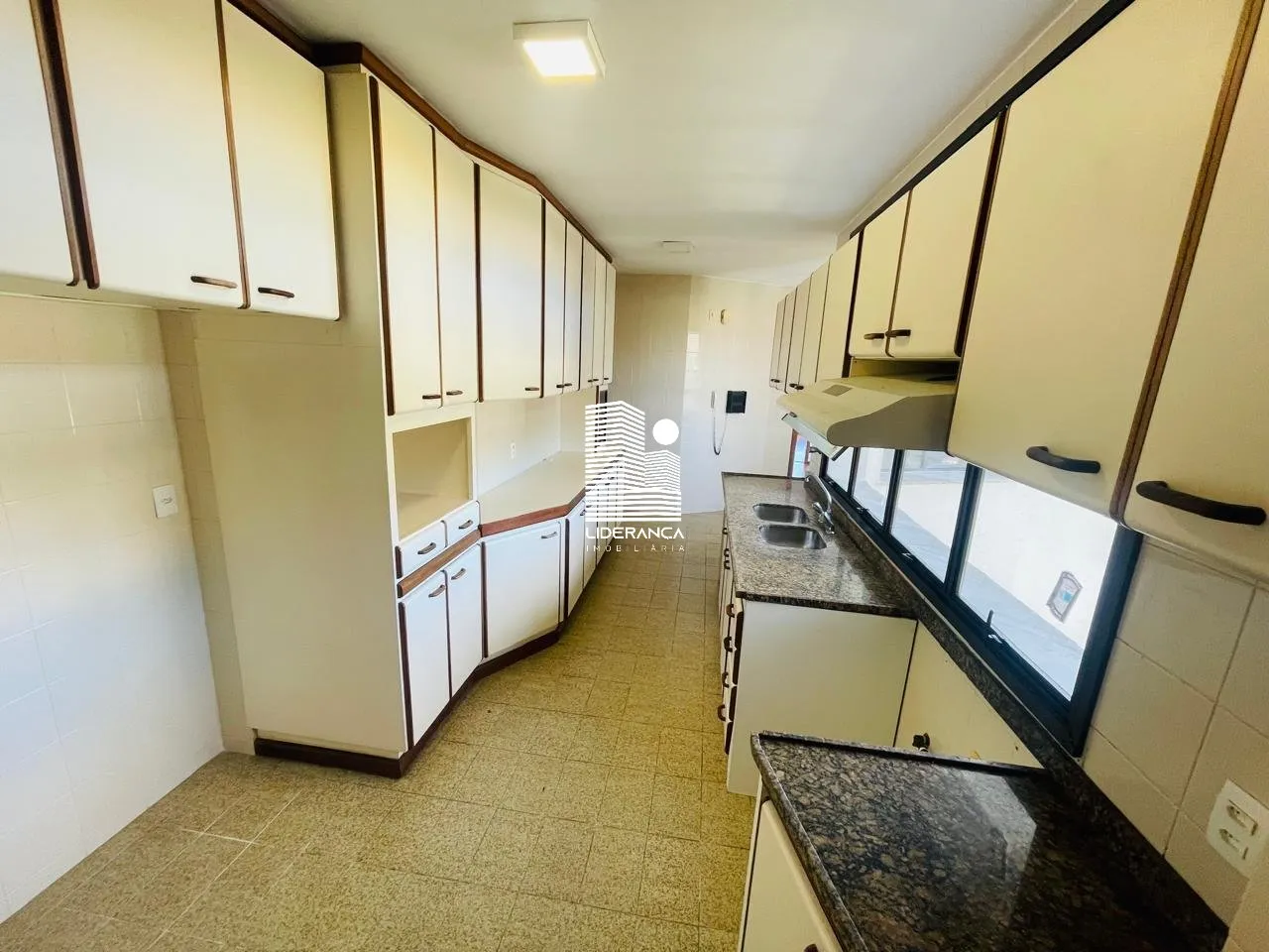 350 m² apartment with 3 en-suite bedrooms and 3 parking — photo 24