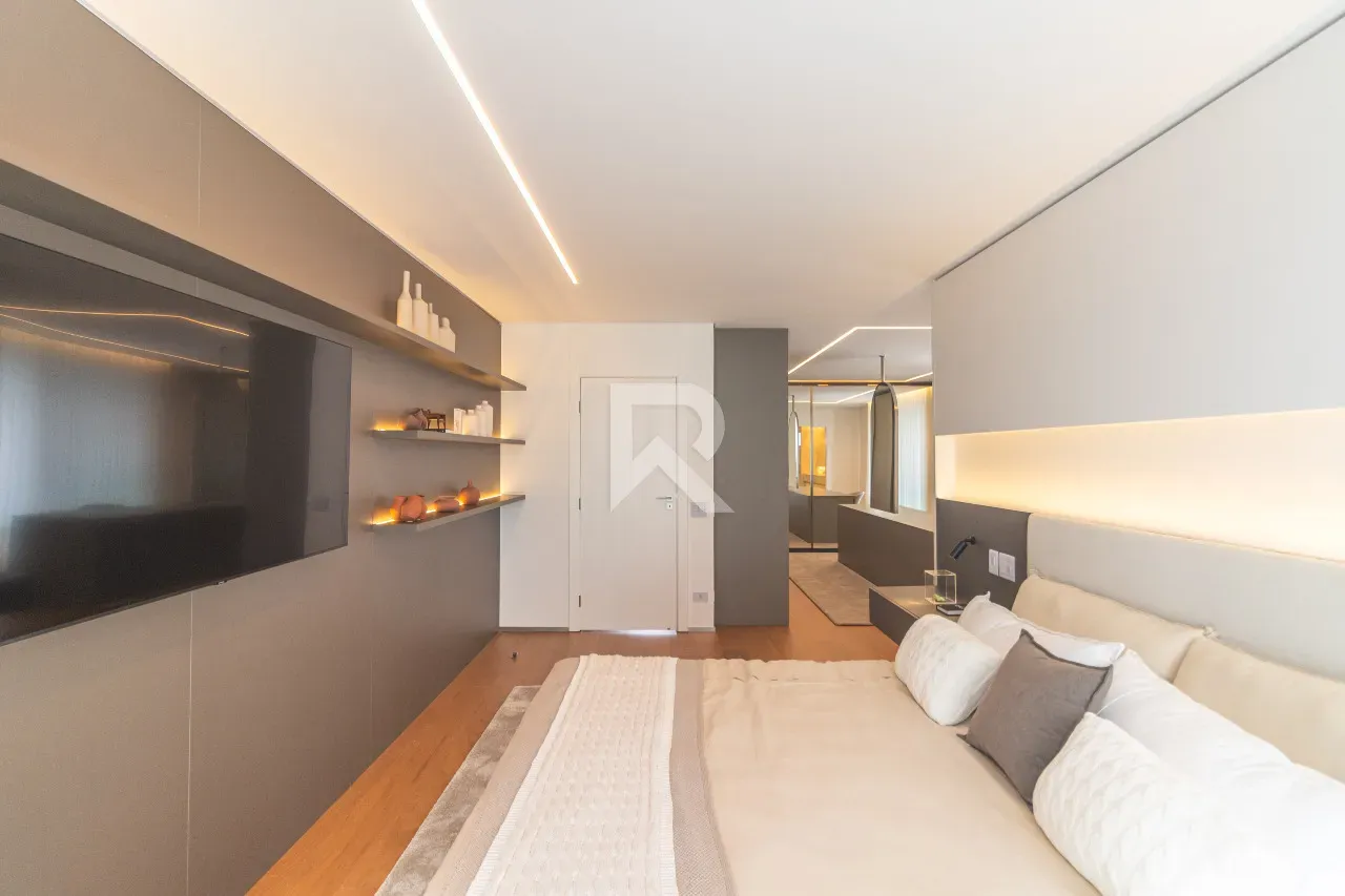 Apartment with 3 en-suite bedrooms and open kitchen — photo 32
