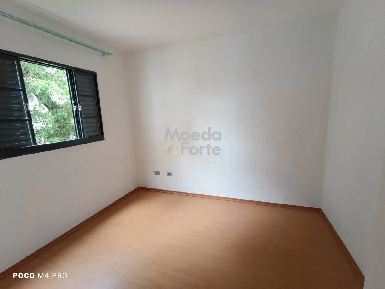 3-bedroom apartment with wood or laminate floors in Curitiba — photo 18