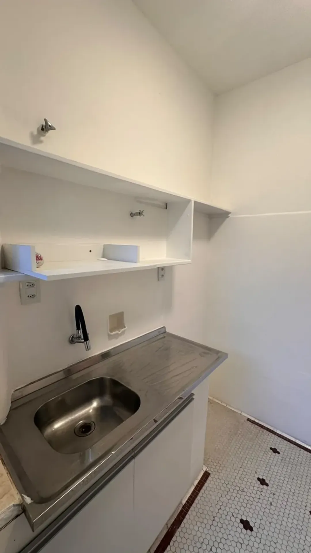 Departamento de 1 dormitorio con piso de madera o laminado — photo 10