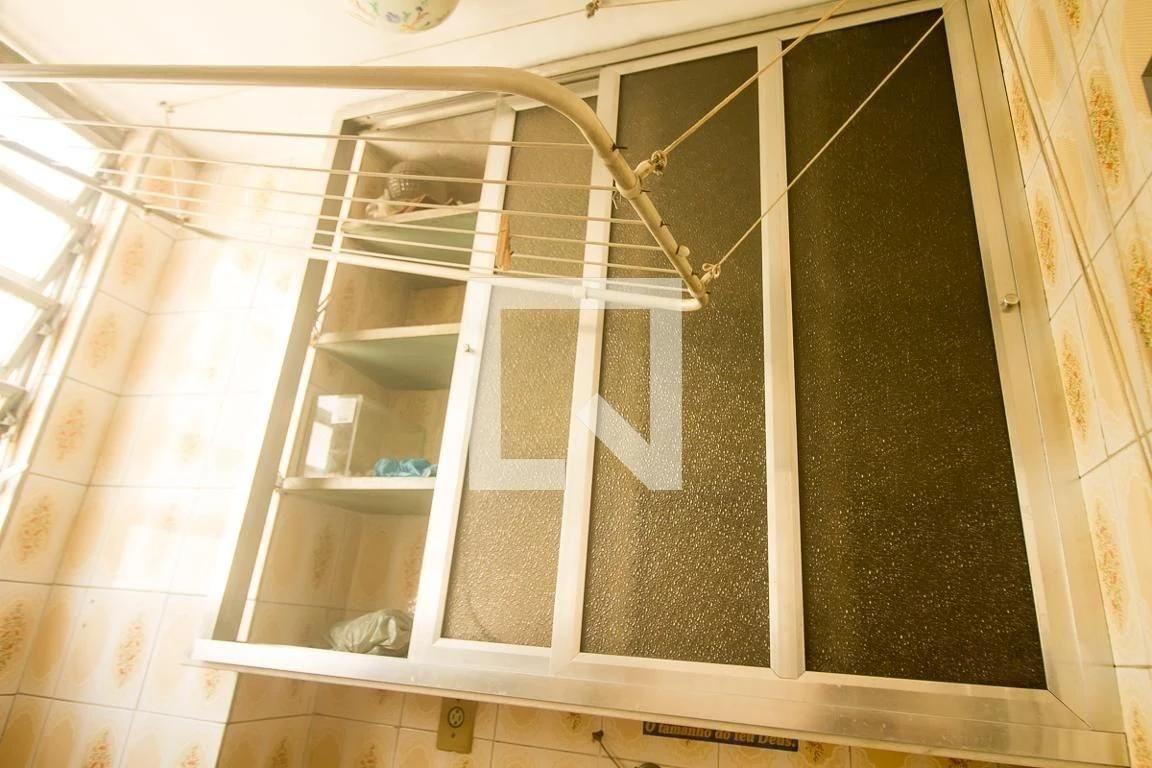 2-bedroom apartment in a building with a pool — photo 4