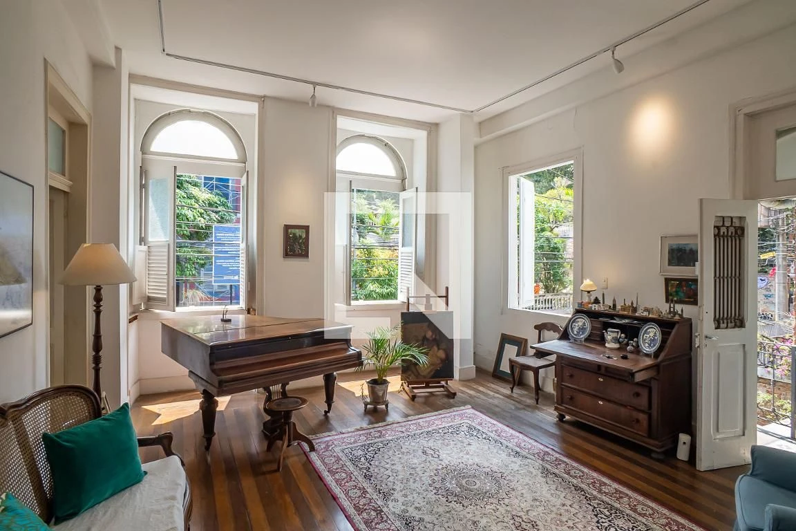 Furnished house, 300 m², with floor-to-ceiling windows — photo 25