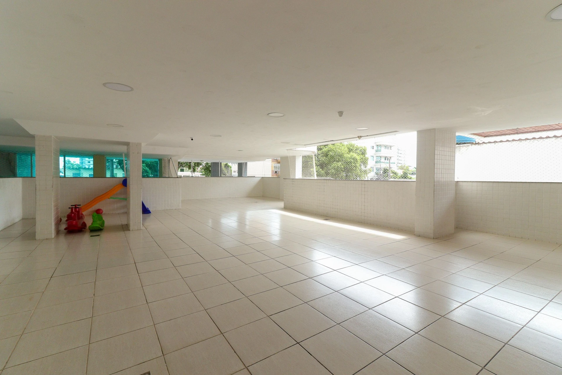 105 m² apartment with a home office and a washing machine — photo 20