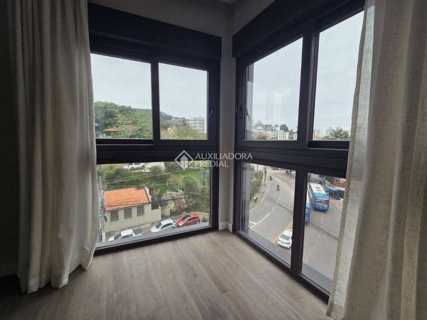 One-bedroom apartment with a home office — photo 9