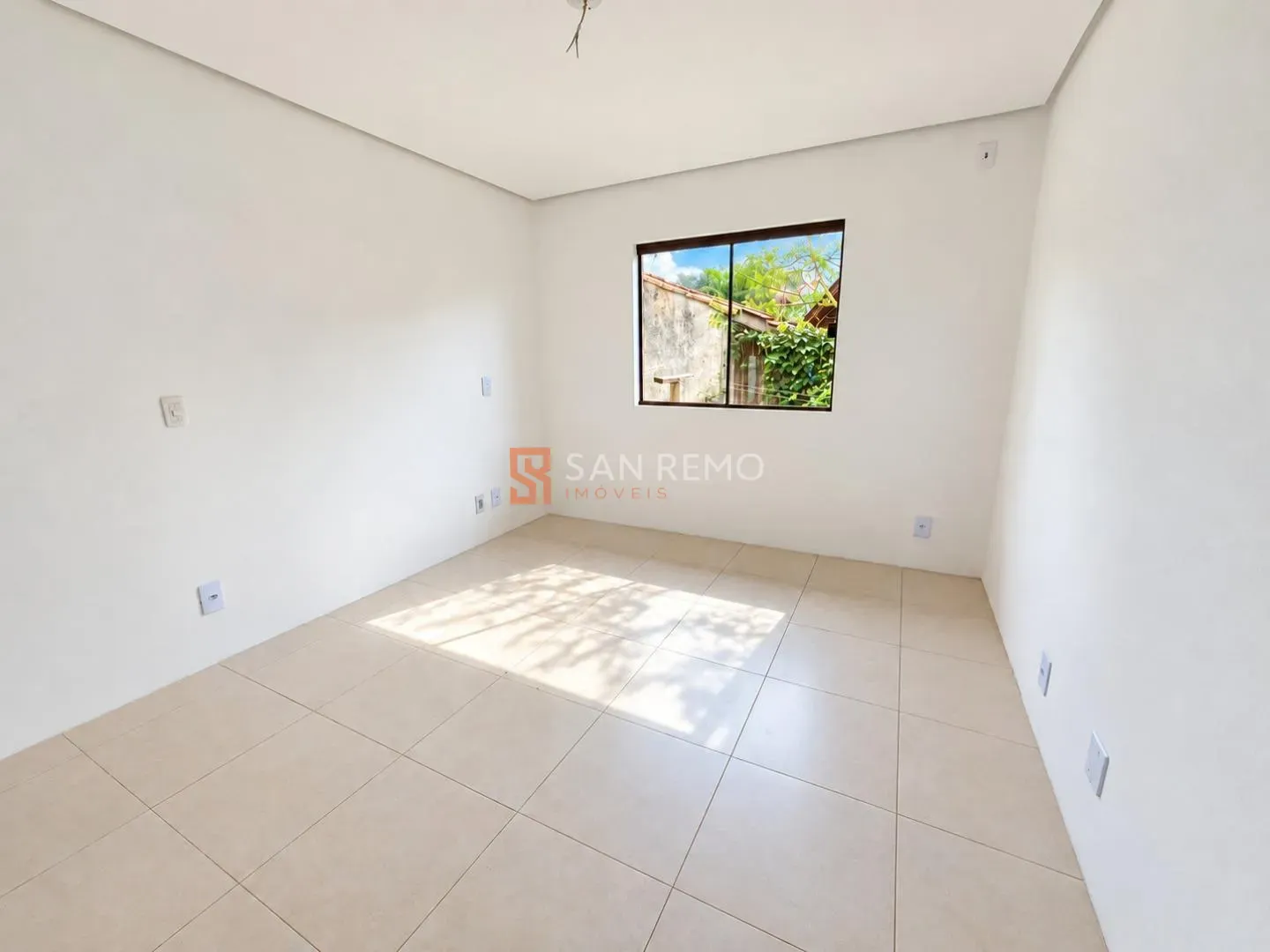 2-bedroom house with a fireplace — photo 14