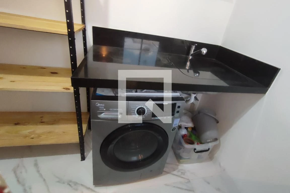 2-bedroom apartment in a building with a gym — photo 9