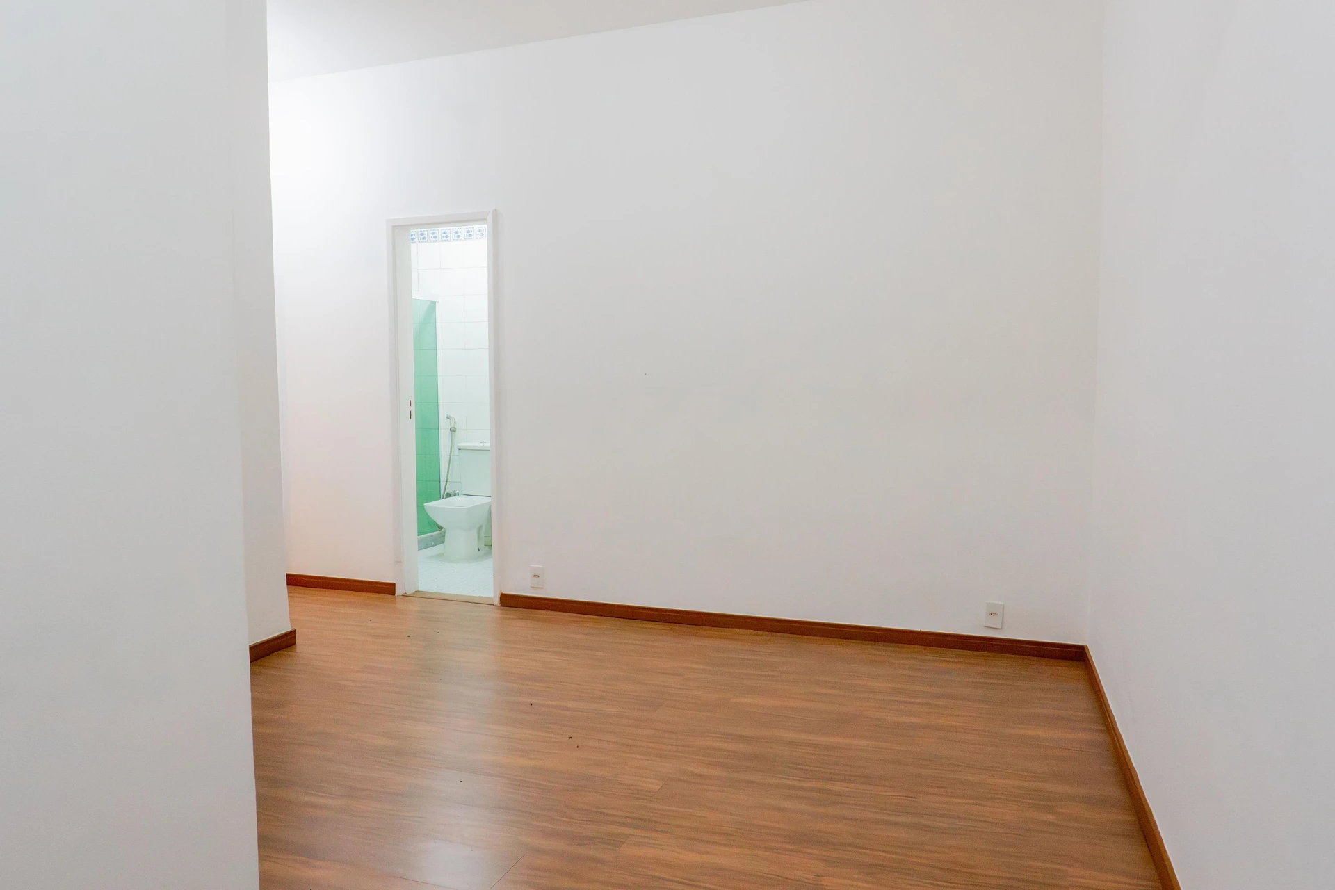 Apartment, 46 m², with wood or laminate floors — photo 12