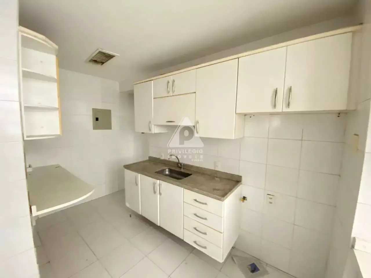 Home office in a 2-bedroom apartment, 98 m² — photo 11