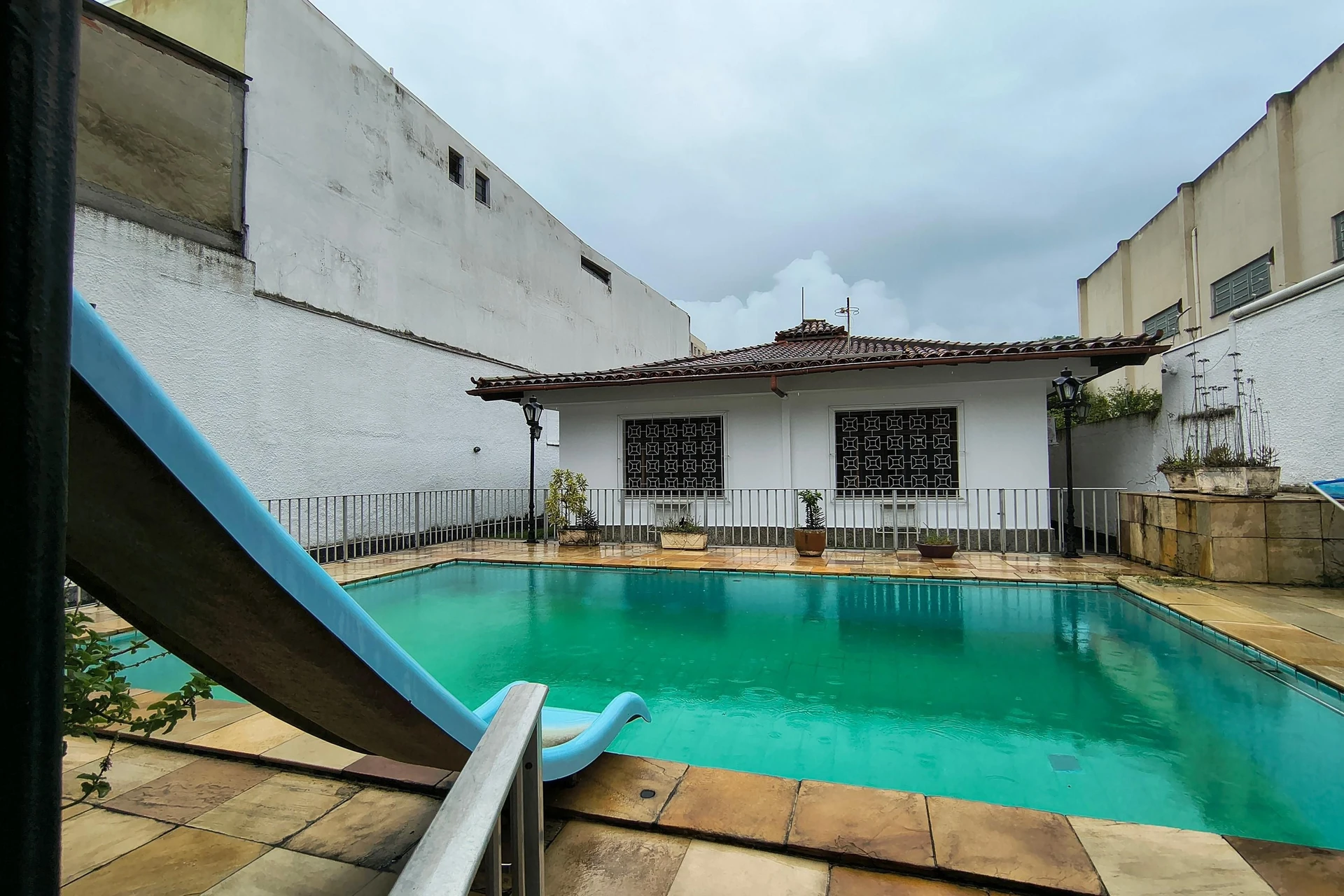 Jacuzzi y 3 dormitorios: casa de 742 m² — photo 26