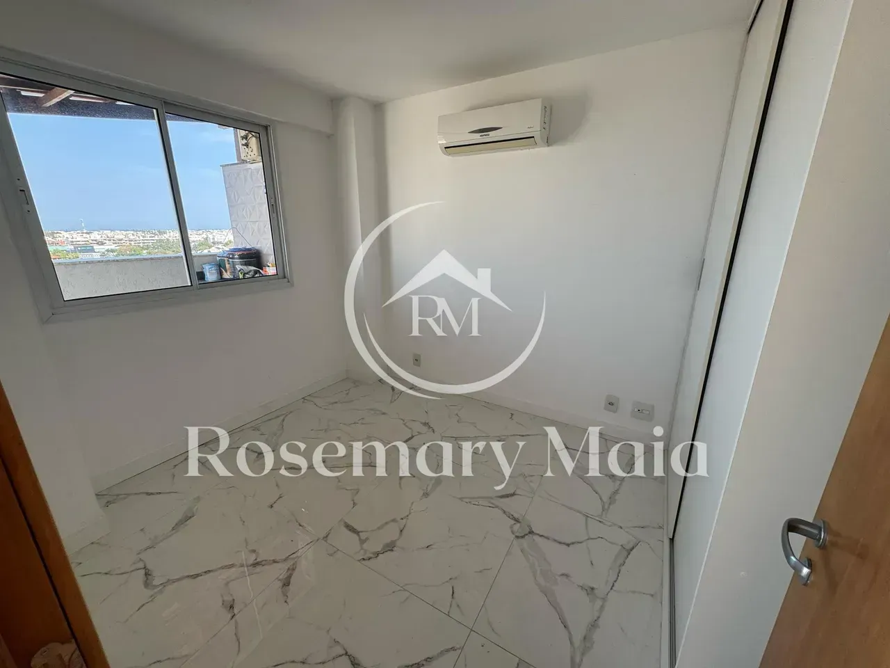 Duplex penthouse with 4 bedrooms and city view — photo 28