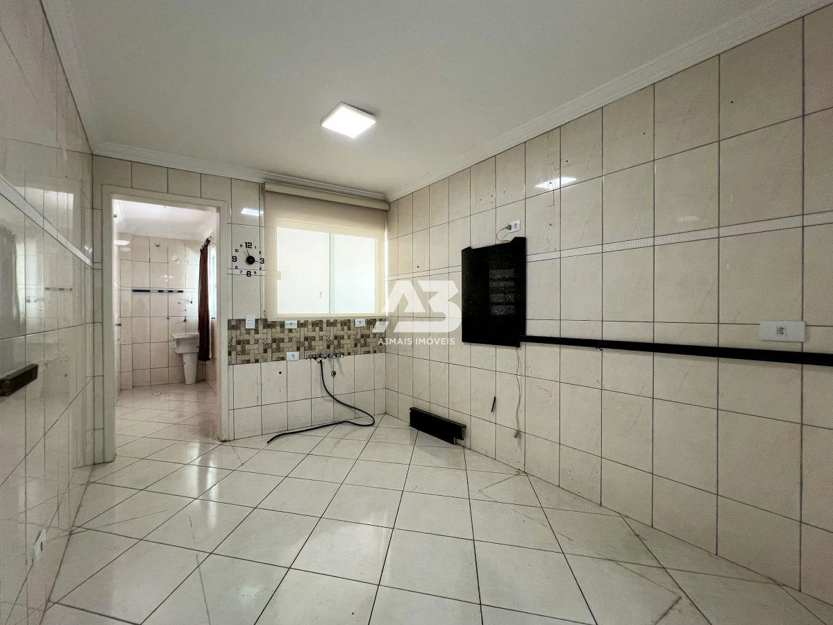 4-bedroom house with a washing machine in Curitiba — photo 22
