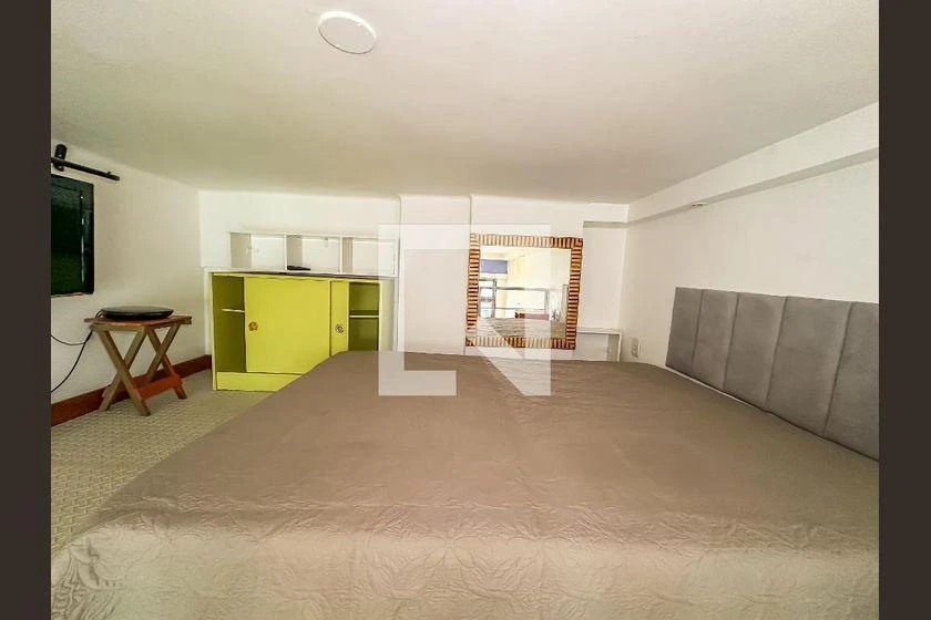 Furnished studio, 30 m², with floor-to-ceiling windows — photo 24