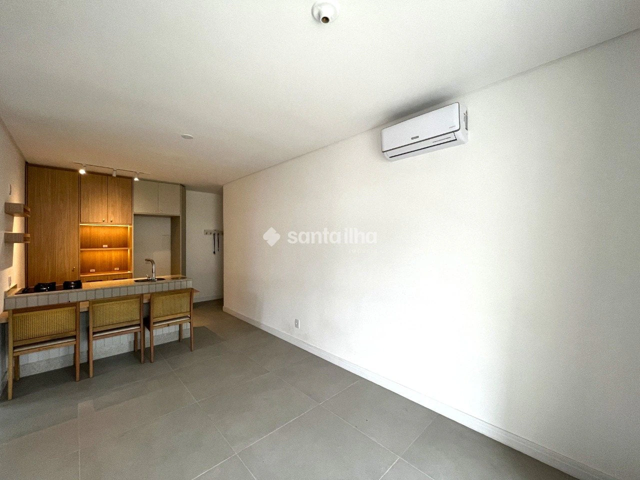 Balcony with a grill in a 2-bedroom apartment, 59 m² — photo 15