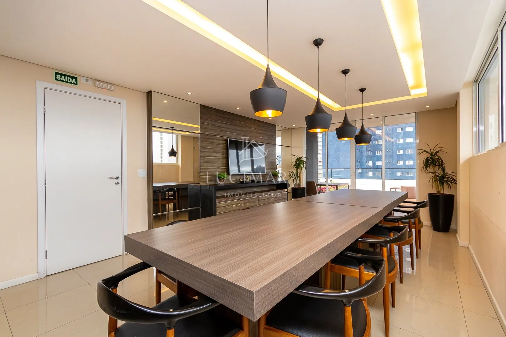 Furnished 1-bedroom apartment with open-plan kitchen — photo 35