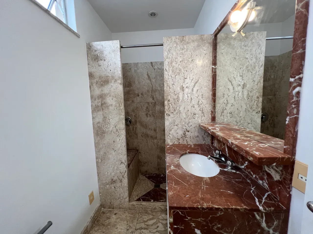 Mountain view in a one-bedroom apartment, 55 m² — photo 15