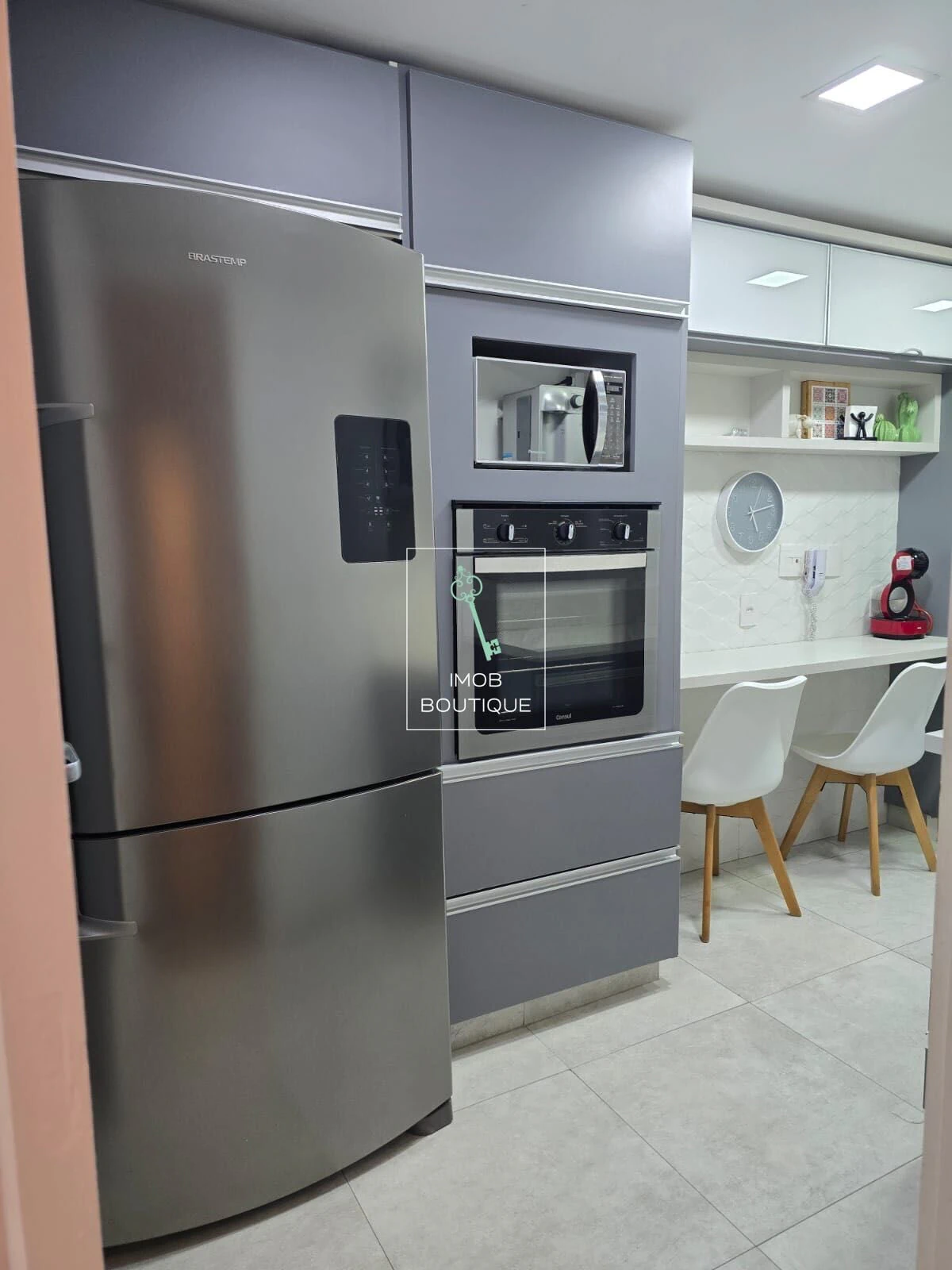 Furnished apartment, 88 m², with a glass-enclosed balcony — photo 29