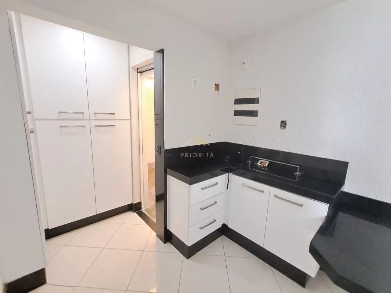 Apartamento sem mobília com 3 quartos e varanda envidraçada — photo 33