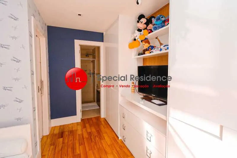 Furnished apartment with 4 bedrooms and 5 bathrooms — photo 26
