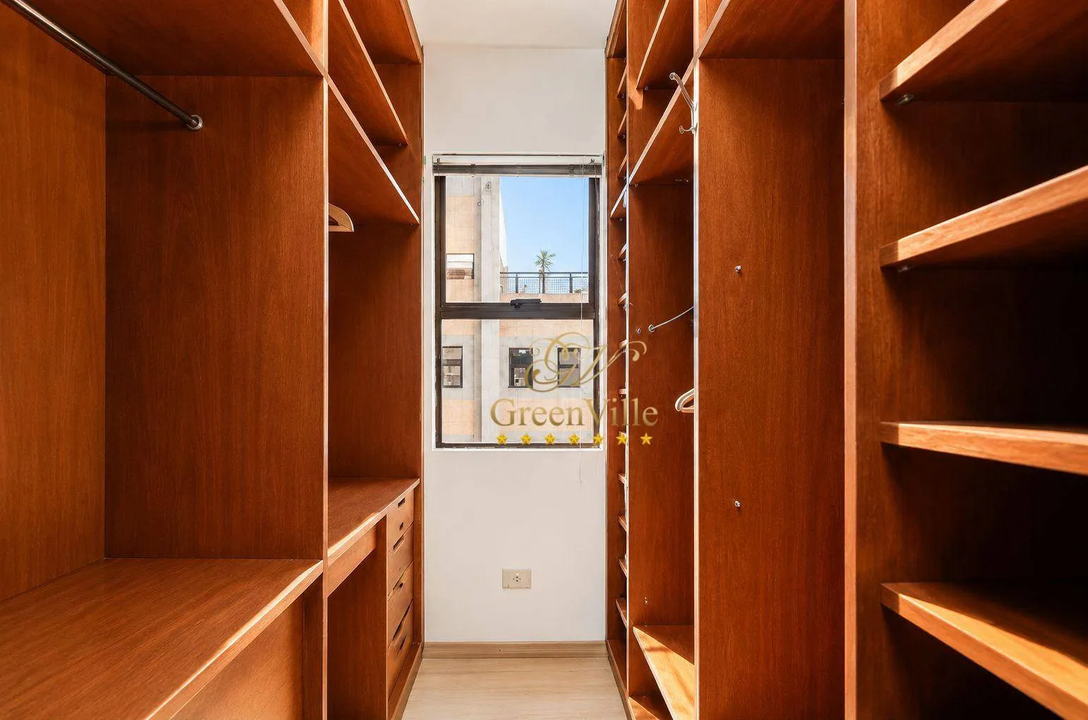 395 m² apartment with 4 en-suite bedrooms and 4 parking — photo 23