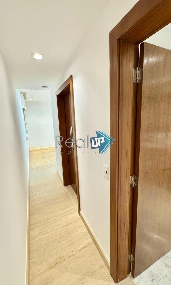 Квартира 212 м²: 3 спальни и 3 ванные комнаты — photo 9