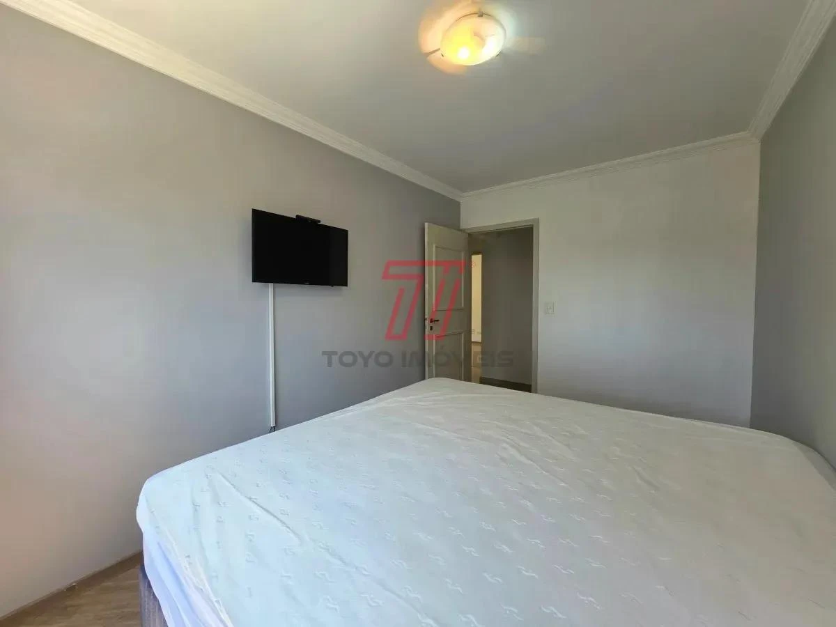 3-bedroom apartment with a bathtub in Curitiba — photo 23