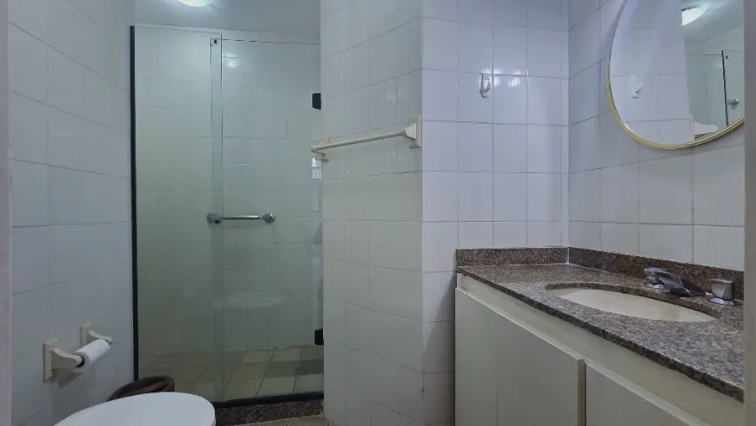 One-bedroom apartment in a building with a gym — photo 4