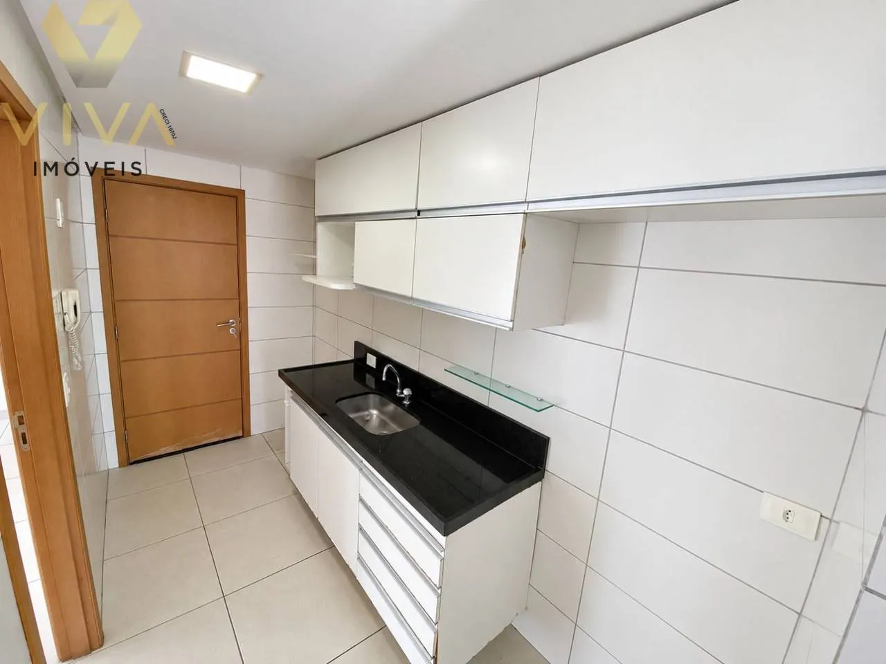 2-bedroom apartment in a building with a gym — photo 2