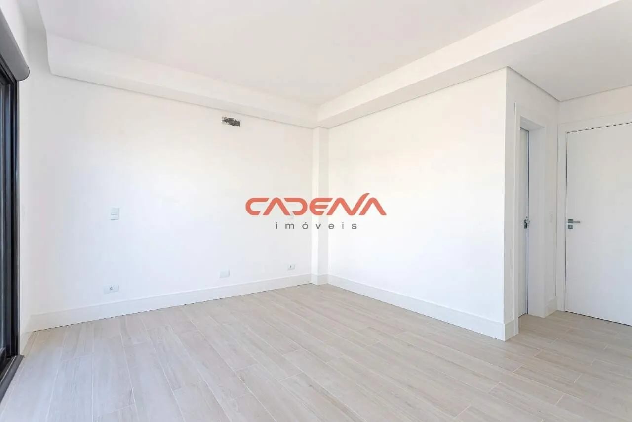 Glass-enclosed balcony in a 3-bedroom house, 124 m² — photo 12