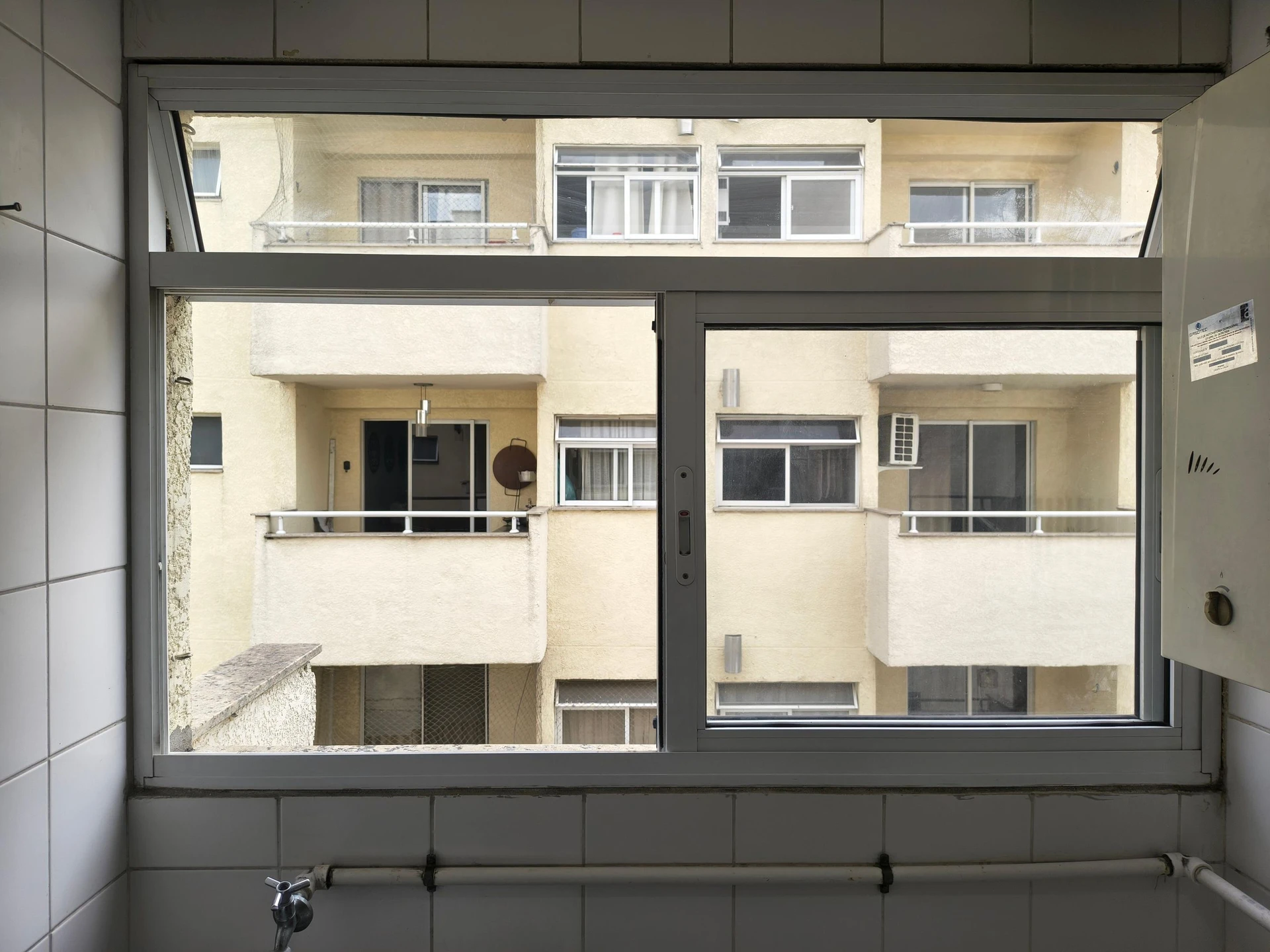2-bedroom apartment in a building with a gym — photo 34