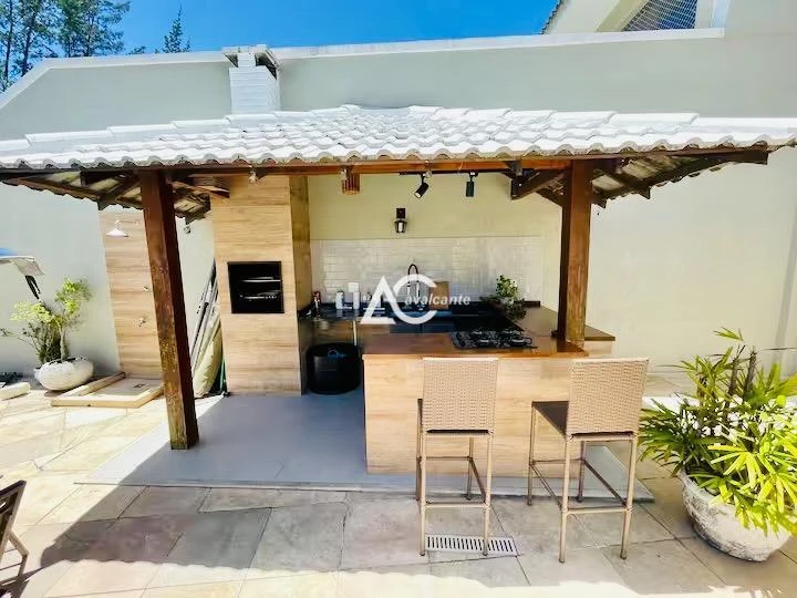 Furnished 6-bedroom house with separate gas kitchen