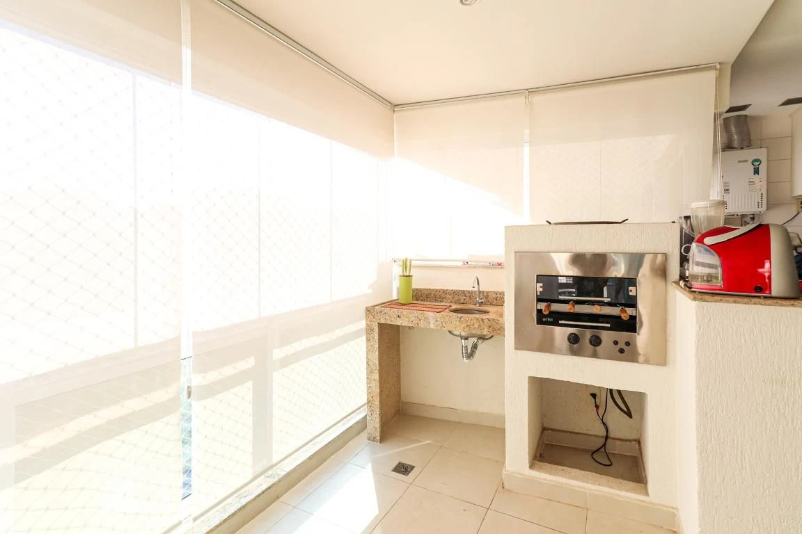 Rental apartment with 4 bedrooms and a glassed-in balcony — photo 54