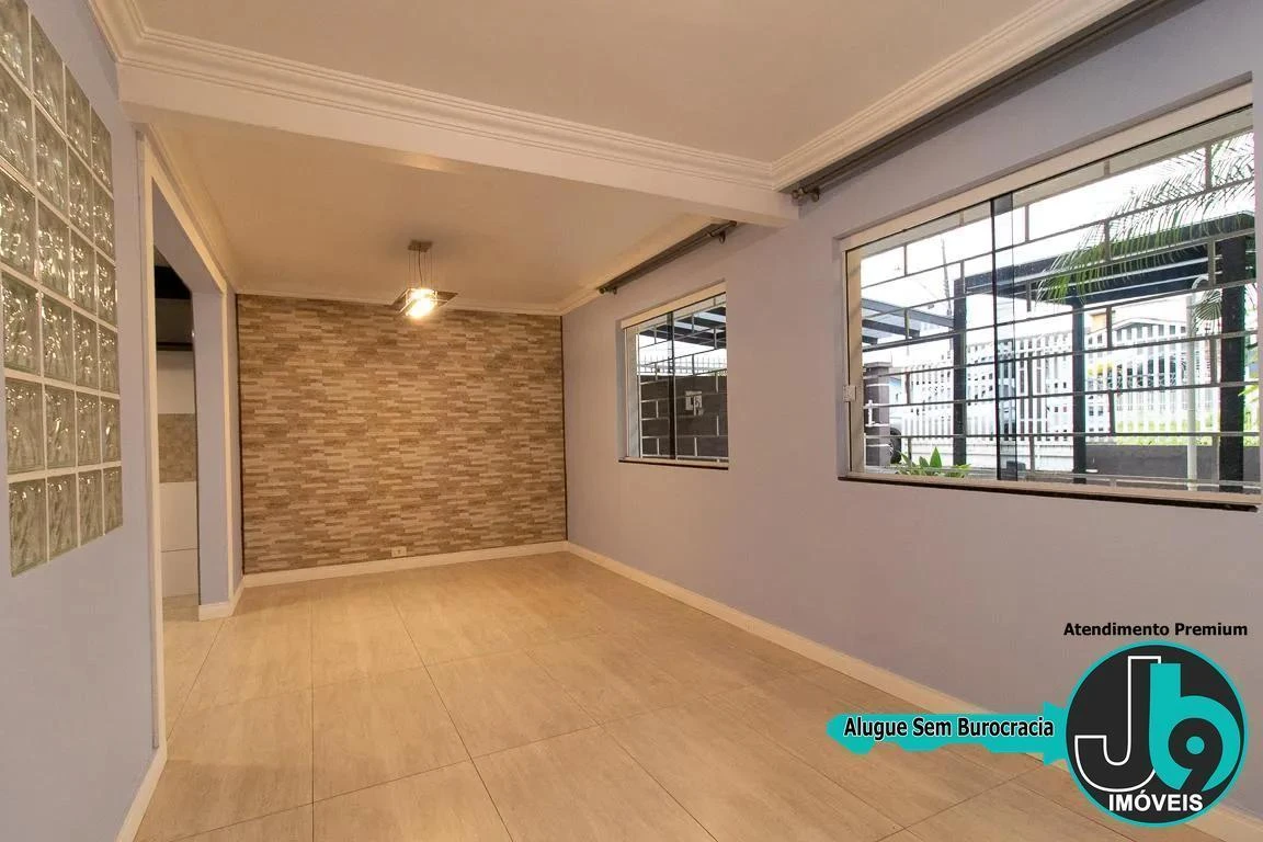 212 m² house with a home office and a glass-enclosed balcony — photo 23