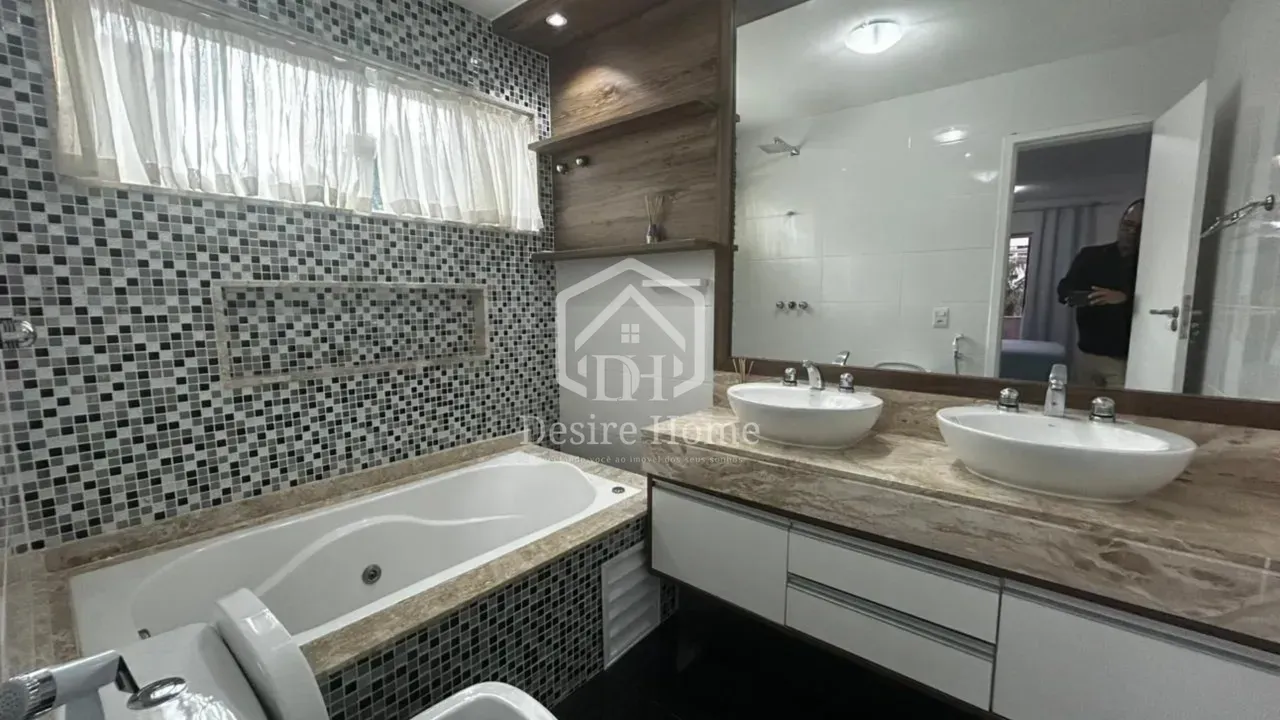 House with 4 bedrooms and an open-plan kitchen — photo 12