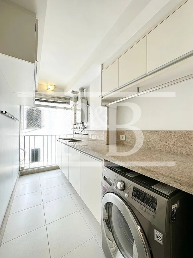 Apartamento com 2 quartos e varanda de vidro fechada — photo 30