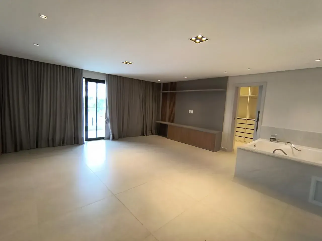 Casa com 4 quartos, 5 banheiros e 3 vagas — photo 16