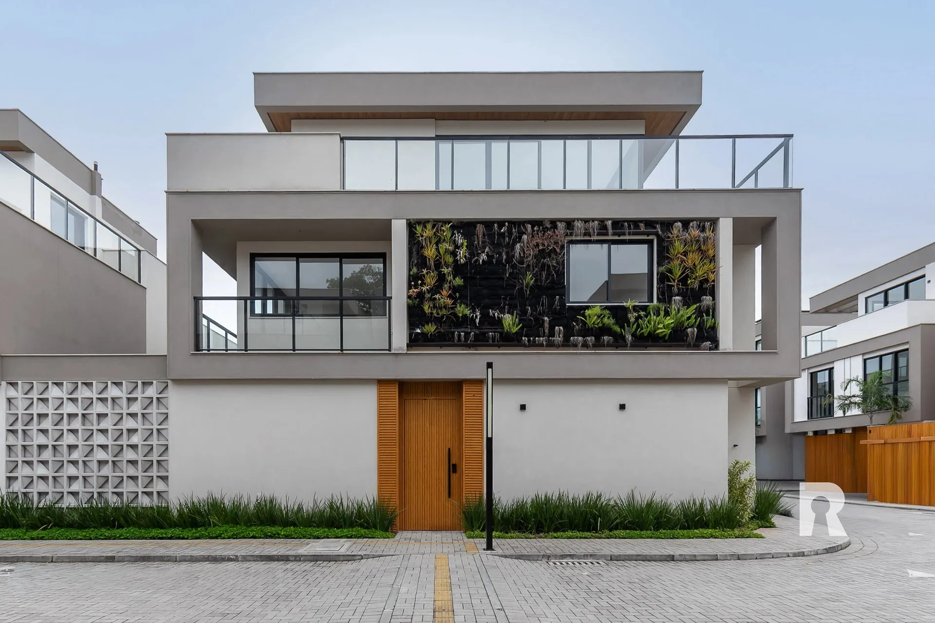 4-bedroom house, all with their own bathrooms, 337 m² — photo 17