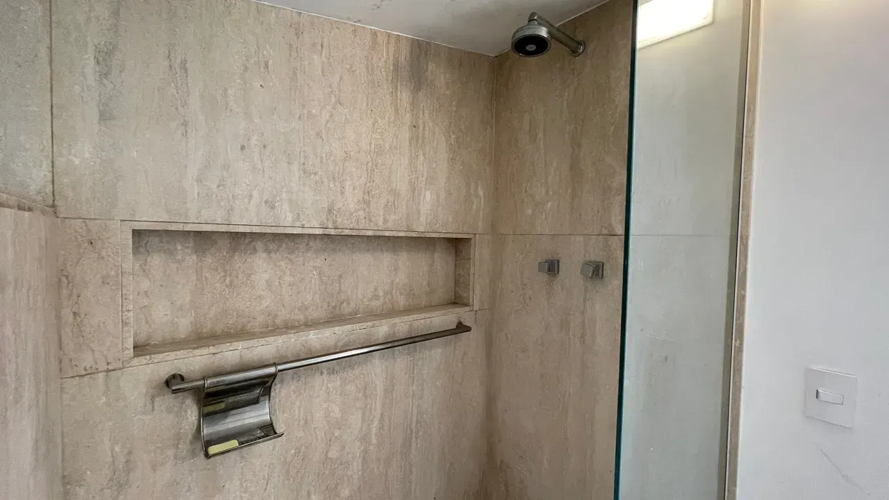 Unfurnished 3-bedroom, 3-bath house with a balcony — photo 34