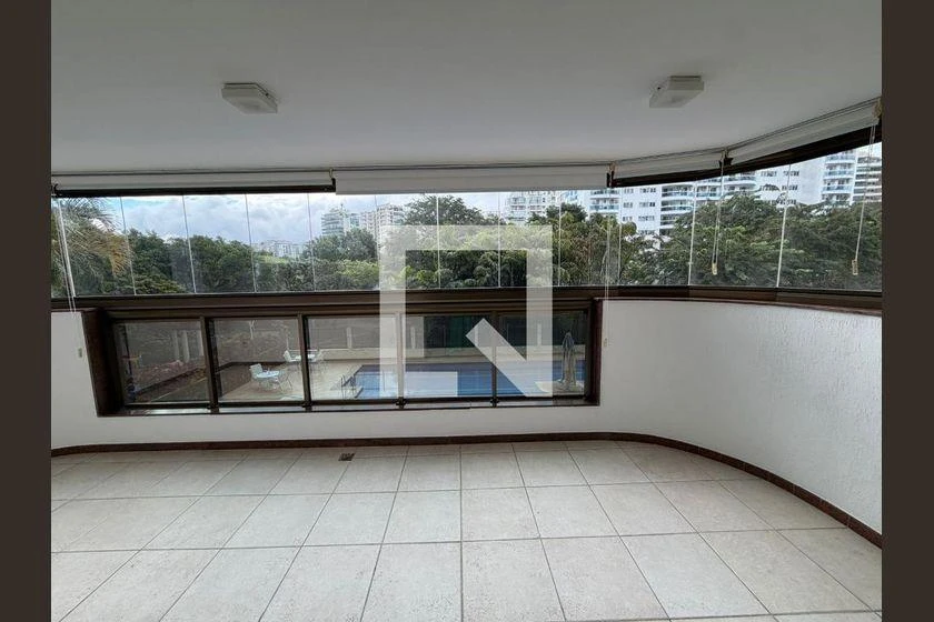 166 m² apartment with 4 en-suite bedrooms and enclosed balcony — photo 5