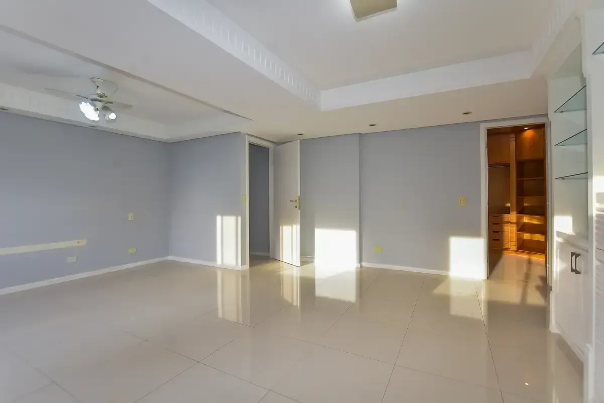 2-bedroom apartment with a home office — photo 24