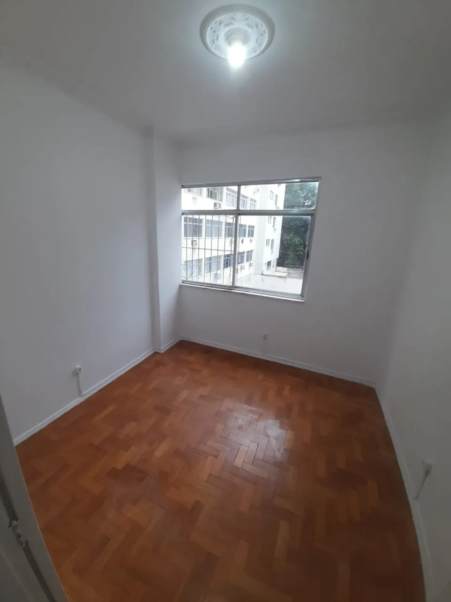 Apartment, 90 m², with wood or laminate floors — photo 9