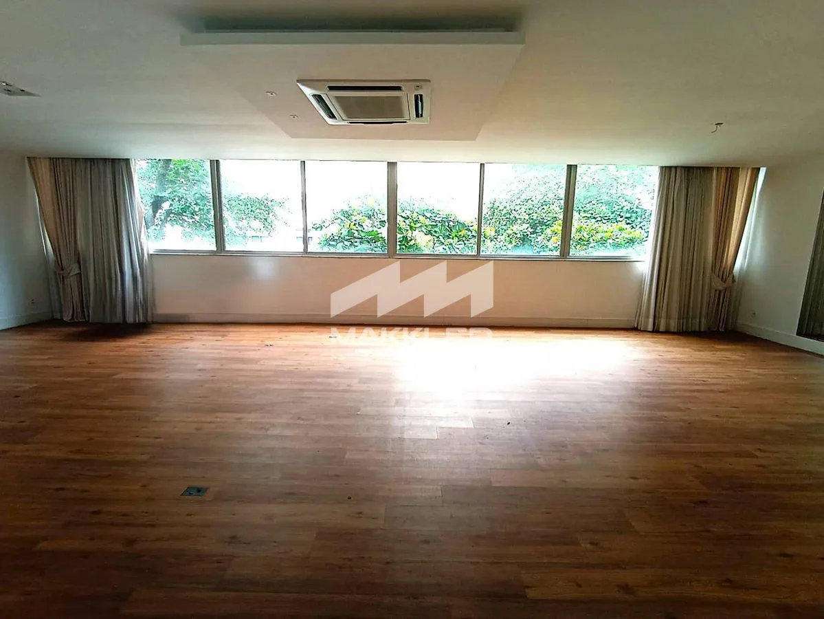 Apartment with 4 bedrooms and 4 bathrooms — photo 3