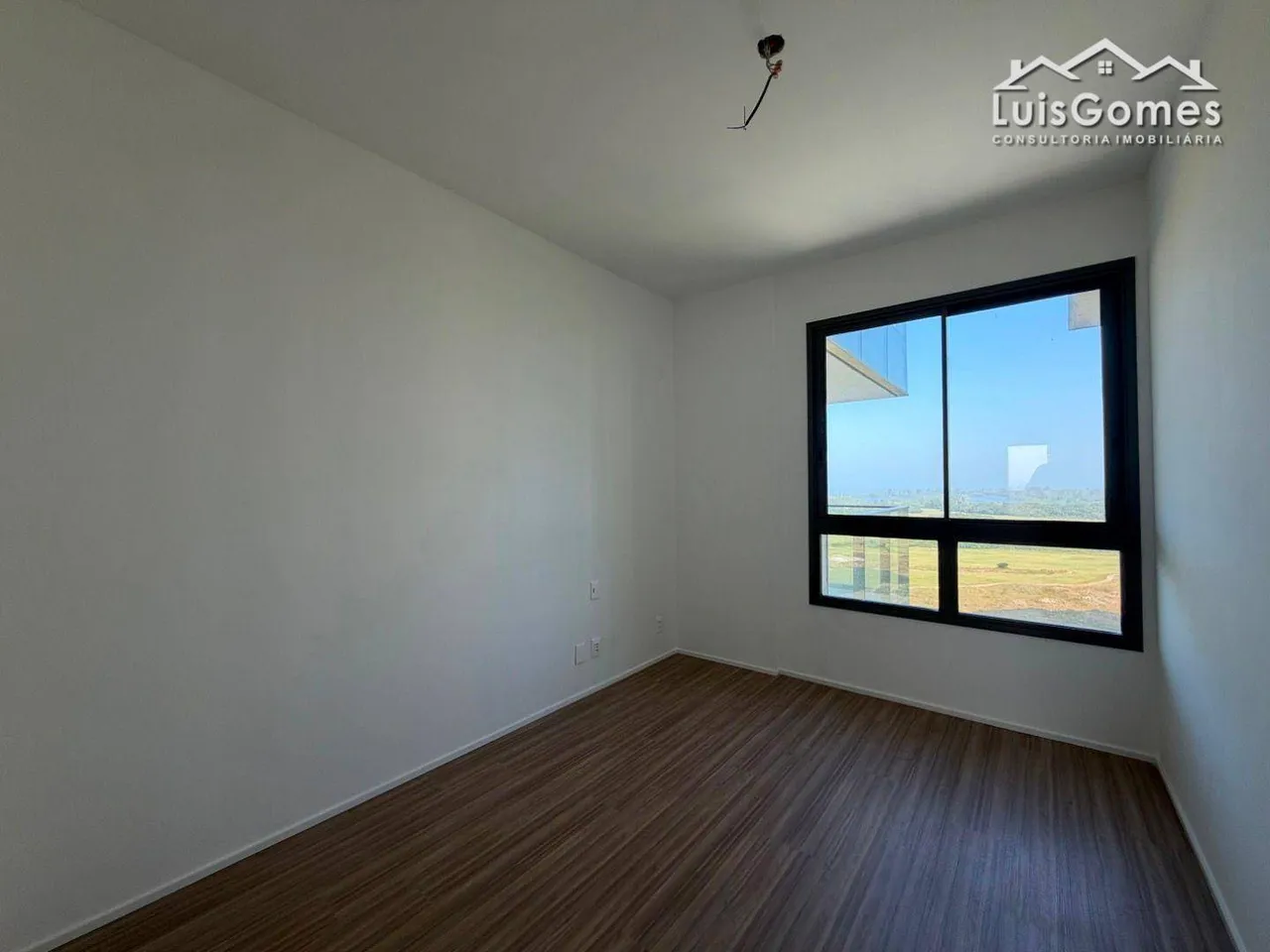 Apartment with 4 suites and a balcony view — photo 8